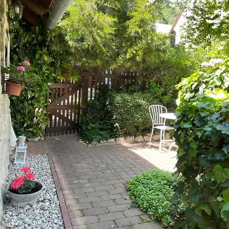 Arácsi Kisház Apartamento