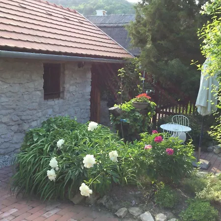 Arácsi Kisház Apartamento